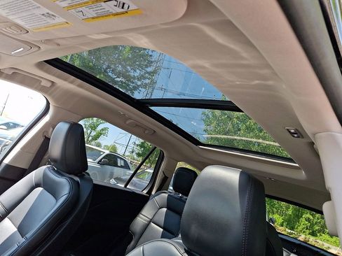 Used 2023 Lincoln Aviator AWD w/ Premium Package image 21