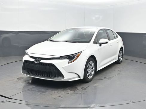 Used 2021 Toyota Corolla LE image 1