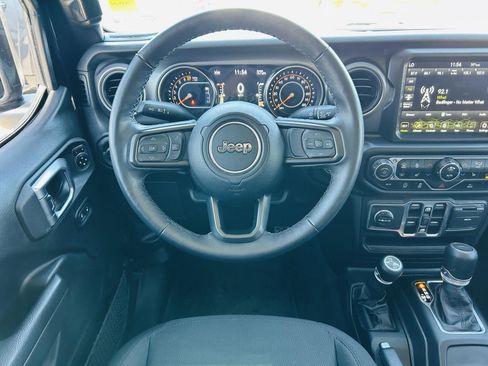Used 2023 Jeep Gladiator Sport AWD/4WD image 11