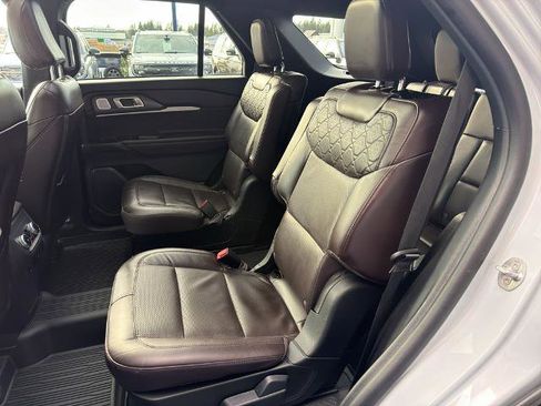 Certified 2025 Ford Explorer Platinum w/ LUX Leather Package AWD/4WD image 36