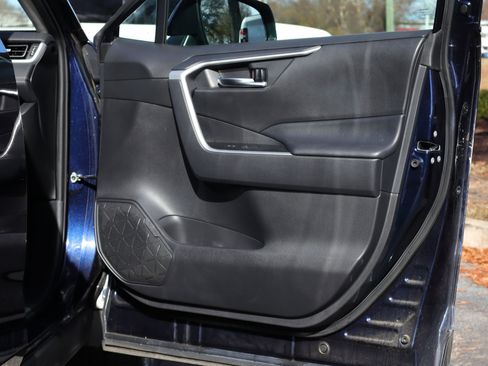 Used 2021 Toyota RAV4 XLE Premium image 30