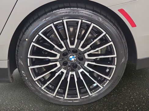 Used 2025 BMW i7 eDrive50 w/ M Sport Package RWD image 26