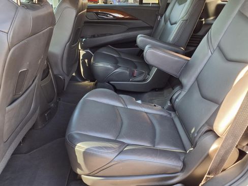 Used 2020 Cadillac Escalade Luxury RWD image 11