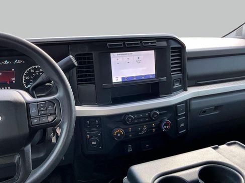 Used 2023 Ford F250 XLT AWD/4WD image 7