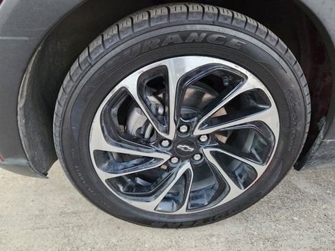 Used 2022 Chevrolet Bolt EUV Premier w/ Sun & Sound Package image 7