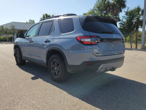 Used 2024 Honda Pilot TrailSport image 4