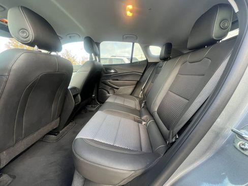 Used 2025 Chevrolet Trax LT w/ LT Convenience Package image 25