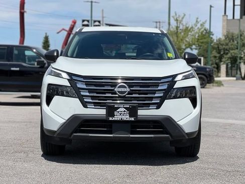 Used 2024 Nissan Rogue S AWD/4WD image 2