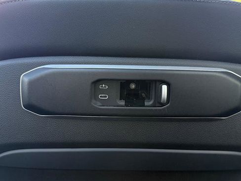 Used 2023 BMW X7 xDrive40i w/ Executive Package image 43