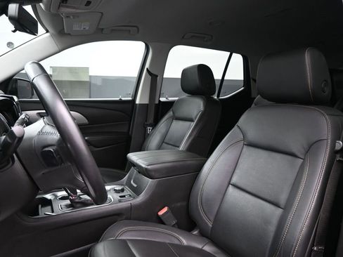 Used 2020 Chevrolet Traverse LT w/ LT Premium Package image 12