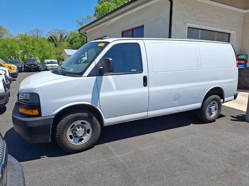 Used 2021 Chevrolet Express 2500 RWD image 3