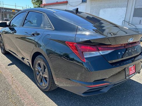 Used 2023 Hyundai Elantra SEL w/ Cargo Package FWD image 7