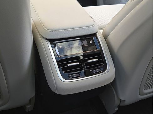 New 2026 Volvo XC90 B6 Ultra w/ Protection Package Premier AWD/4WD image 16
