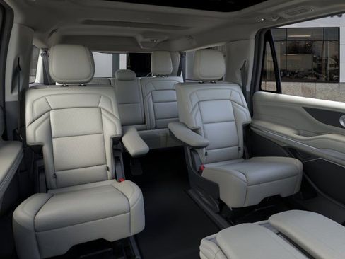 New 2026 Lincoln Navigator L Reserve AWD/4WD image 11
