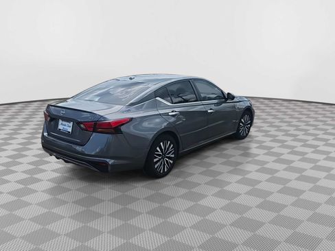 Used 2024 Nissan Altima 2.5 SV FWD image 8