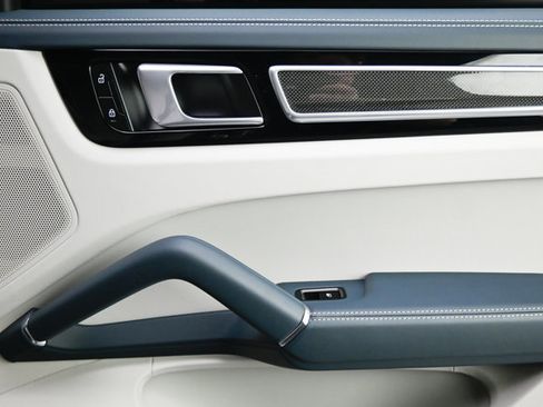 Used 2022 Porsche Cayenne S image 62