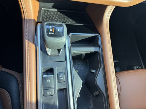 Used 2024 Nissan Pathfinder Platinum FWD image 26