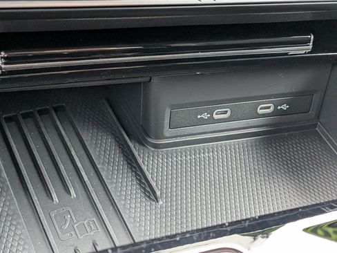 Used 2026 Volkswagen Atlas SE FWD image 32
