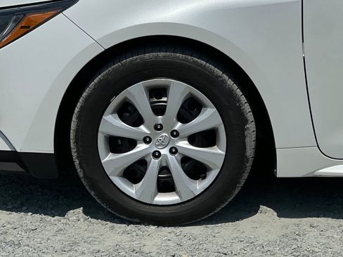 Used 2025 Toyota Corolla LE FWD image 12