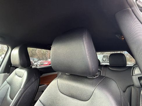 Used 2024 Jeep Compass Limited image 11