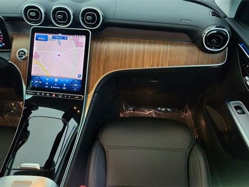 Used 2025 Mercedes-Benz GLC 350e GLC 350e image 38