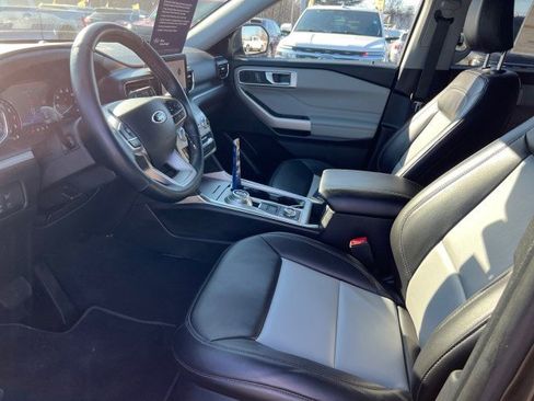 Certified 2022 Ford Explorer XLT w/ Equipment Group 202A image 7