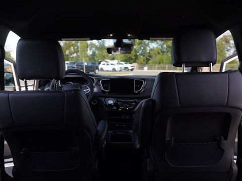 New 2026 Chrysler Voyager LX image 22