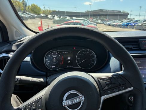 Used 2025 Nissan Versa SV image 35