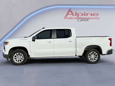 Used 2022 Chevrolet Silverado 1500 LT image 2