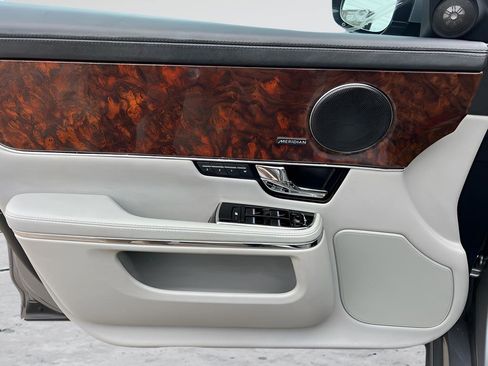 Used 2013 Jaguar XJ image 35