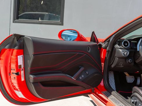 Used 2017 Ferrari California T RWD image 64