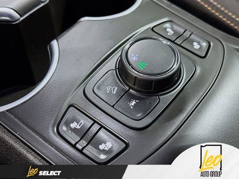 Used 2021 GMC Terrain SLE w/ Driver Convenience Package FWD image 22