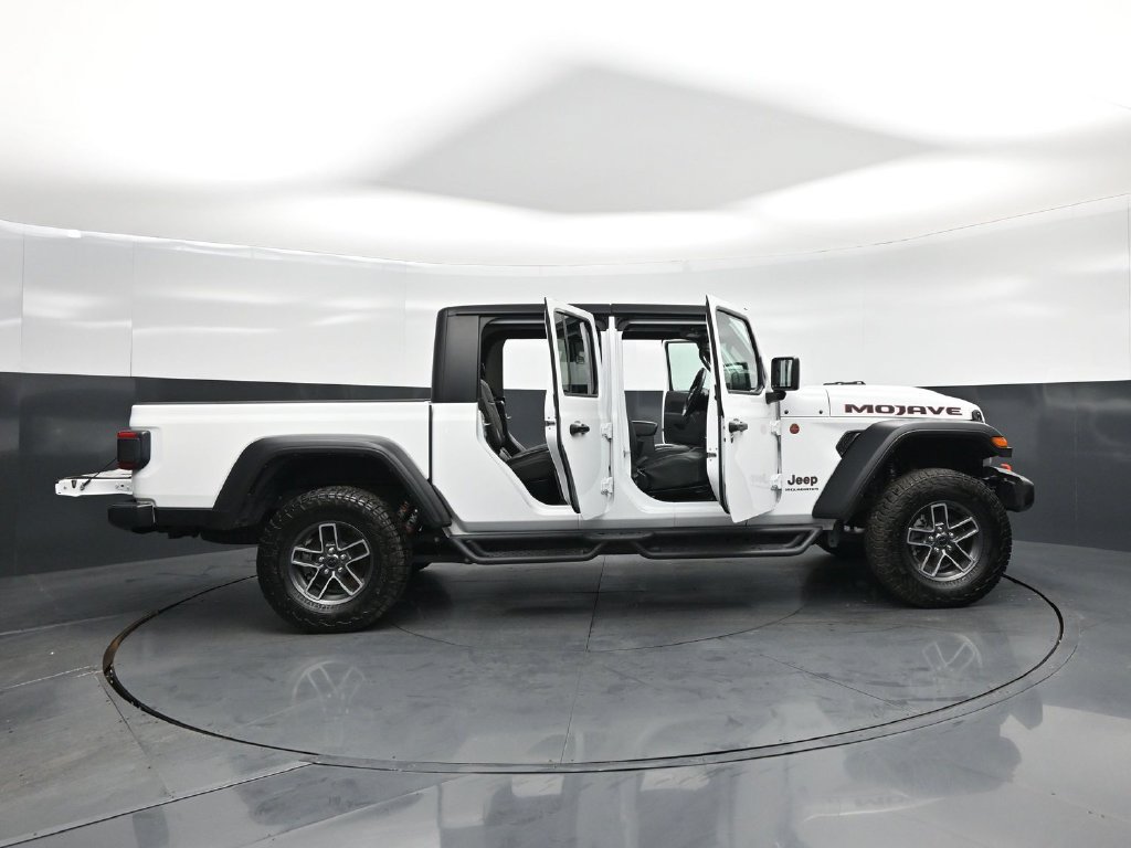Used 2024 Jeep Gladiator Mojave AWD/4WD image 5