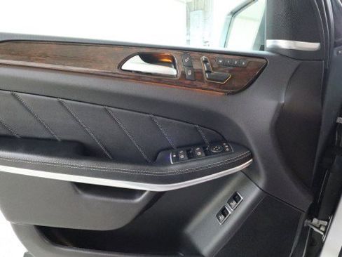 Used 2016 Mercedes-Benz GL 550 4MATIC image 15