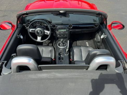 Used 2006 MAZDA MX-5 Miata Grand Touring RWD image 34
