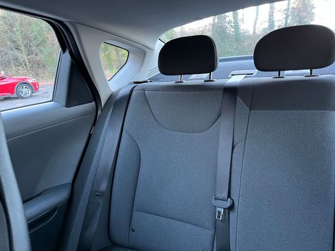 Used 2025 Kia K4 LXS image 37