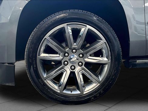 Used 2018 Chevrolet Suburban Premier AWD/4WD image 10