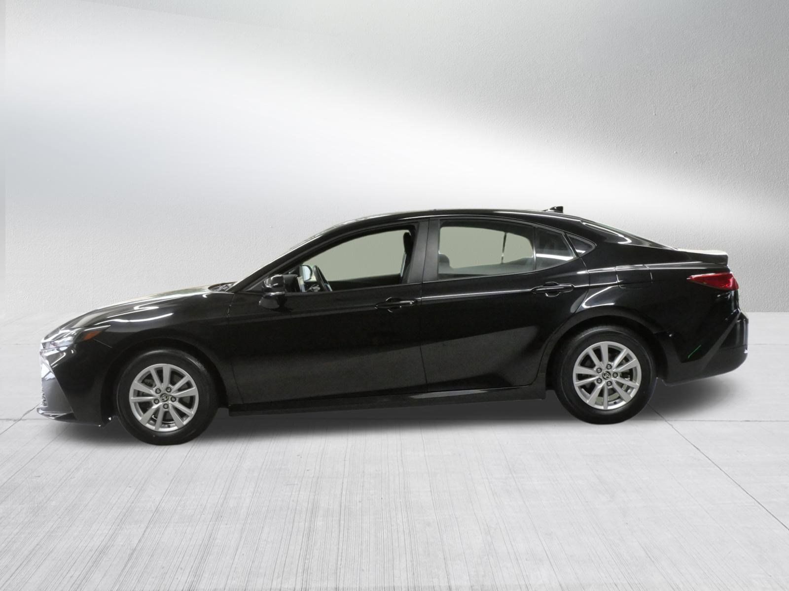 Used 2025 Toyota Camry LE FWD image 5