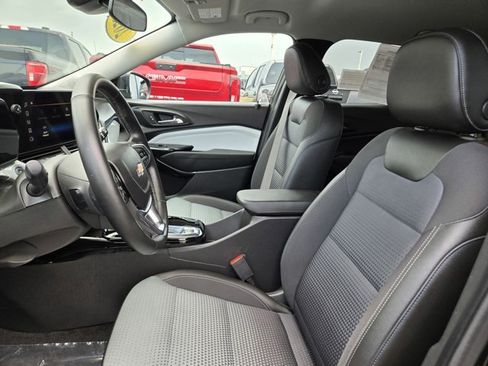 Used 2025 Chevrolet Trax LT w/ LT Convenience Package FWD image 24