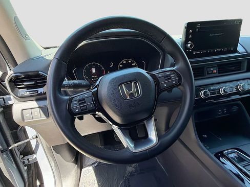 Used 2024 Honda Pilot Touring image 11