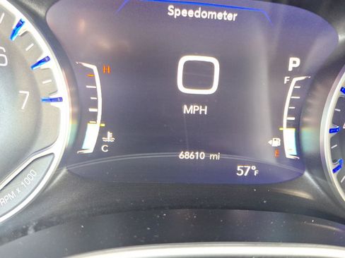 Used 2023 Chrysler Pacifica Touring-L image 23