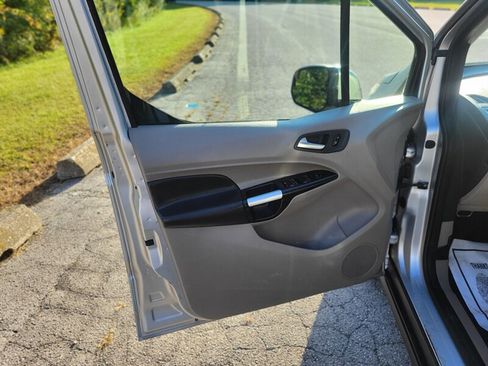 Used 2016 Ford Transit Connect Titanium image 19