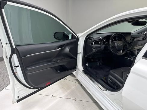 Used 2023 Toyota Camry SE FWD image 10
