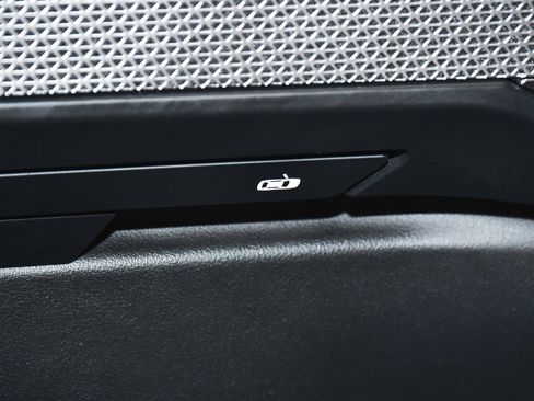 Used 2025 BMW 760i xDrive image 16