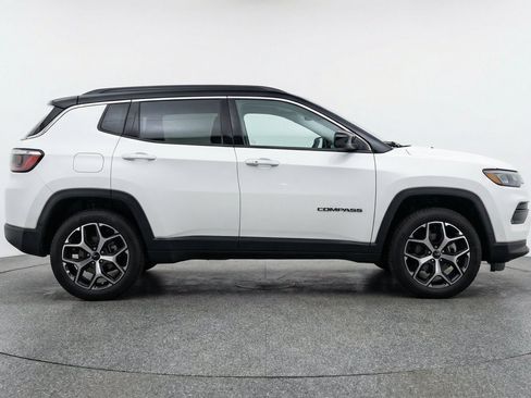 Used 2025 Jeep Compass Limited AWD/4WD image 11