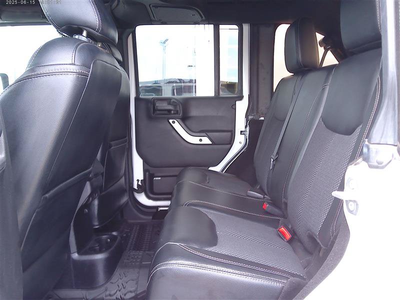 Used 2015 Jeep Wrangler Unlimited Sahara AWD/4WD image 6