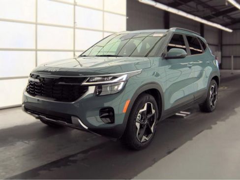 Used 2025 Kia Seltos EX FWD image 2