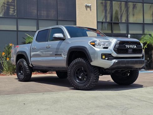 Used 2021 Toyota Tacoma TRD Off-Road w/ Technology Package AWD/4WD image 3