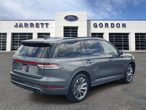 Used 2025 Lincoln Aviator AWD w/ Jet Appearance Package image 4