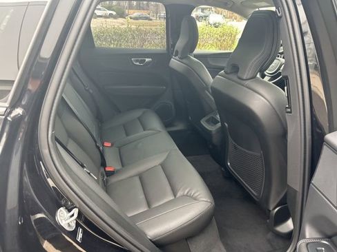 Used 2025 Volvo XC60 B5 Plus image 12
